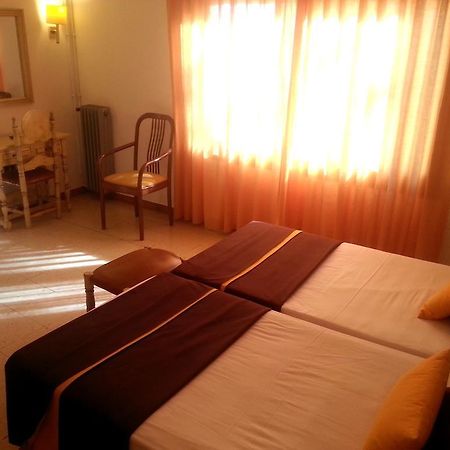 Hotel Hostal Del Sol ซานต์เฟลิอูเดกีโซลส์ ภายนอก รูปภาพ
