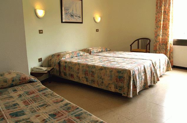Hotel Hostal Del Sol ซานต์เฟลิอูเดกีโซลส์ ภายนอก รูปภาพ